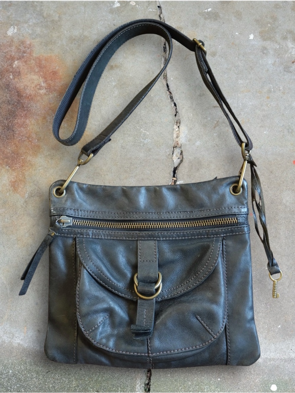 Vintage Fossil Faded Black Genuine Leather Crossbody Bag Adjustable Zip Charm